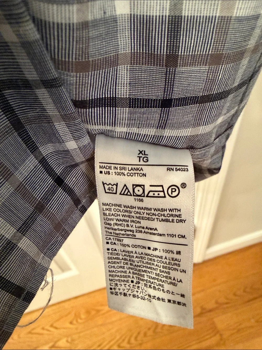Banana Republic Men's Gray Plaid No Iron Button-Down Shirt